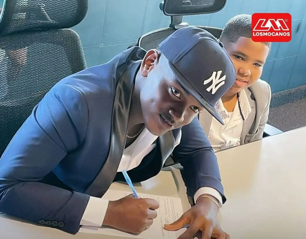 El joven talento Stiven Romans firma millonario contrato con los New York Yankees